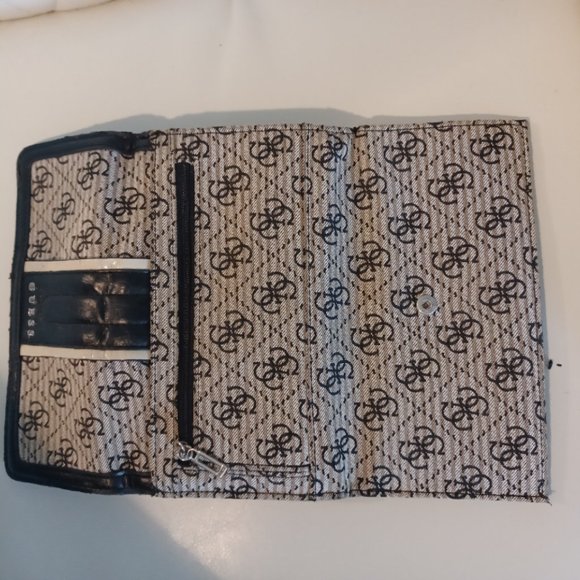 Guess Wallet Clutch - 22 Pockets / two zippers. Snap Closure. Black / Grey - Picture 3 of 5